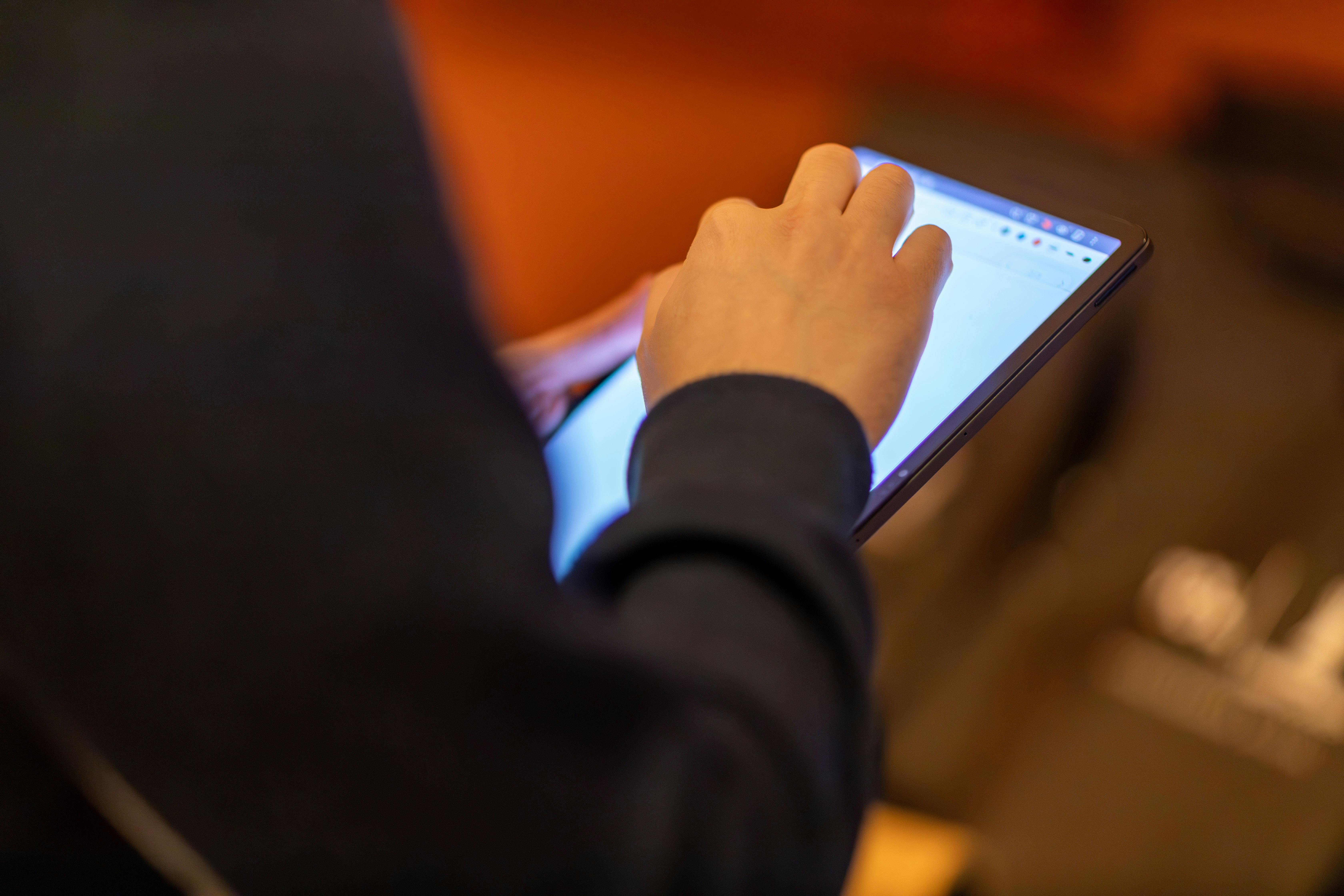 954 Ipad